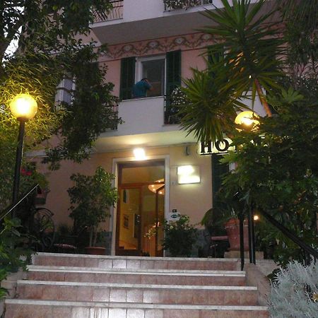 Hotel Villa Bianca Laigueglia Exterior foto